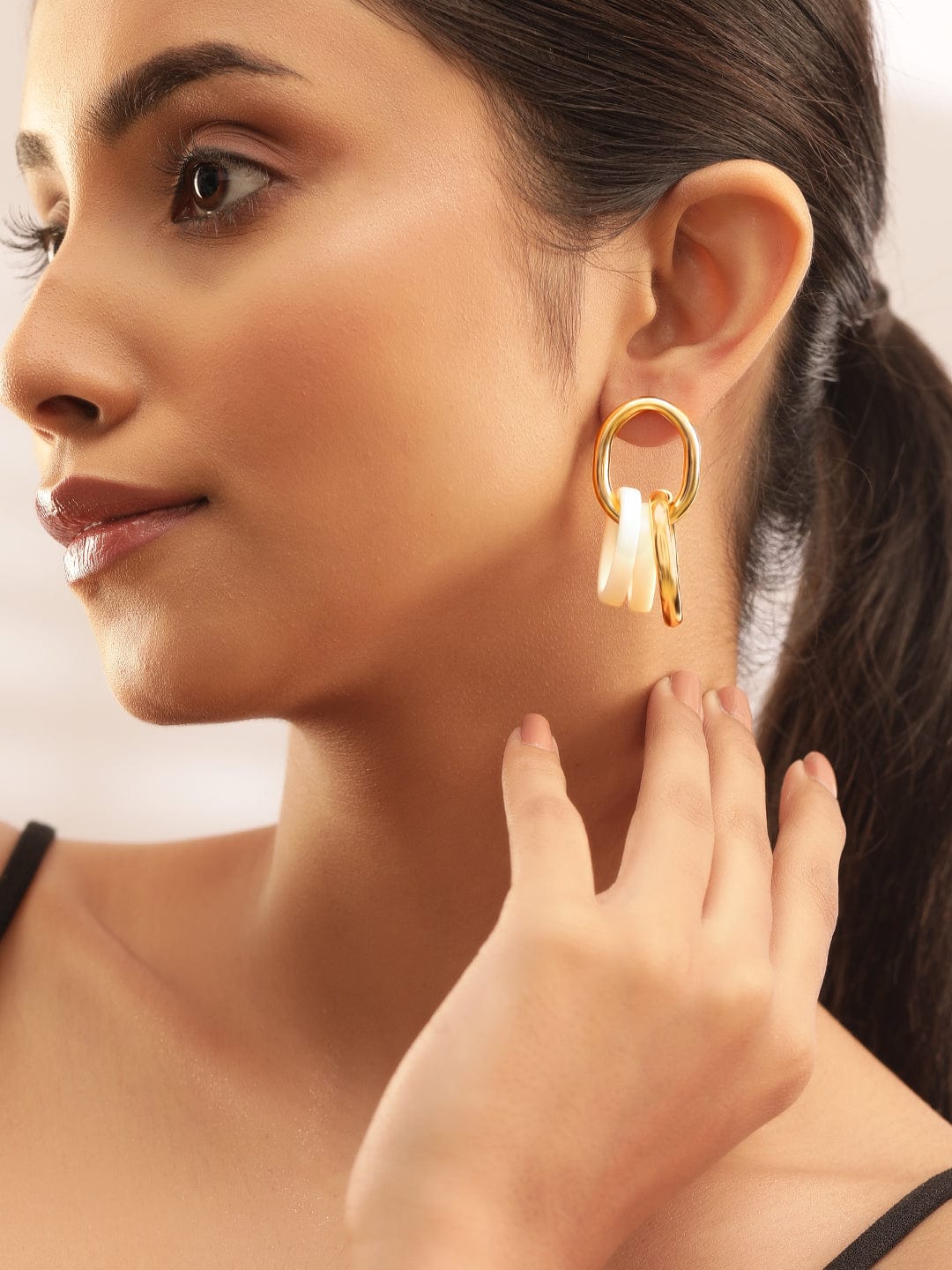Drop Earrings With Interlocked Rings Gold