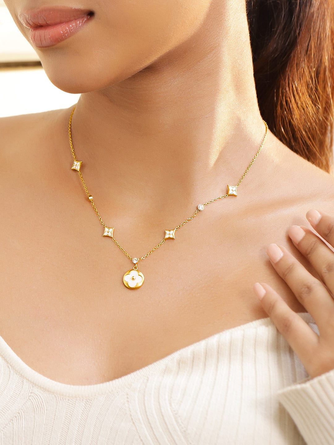 Gold Toned Floral Pendant Gold