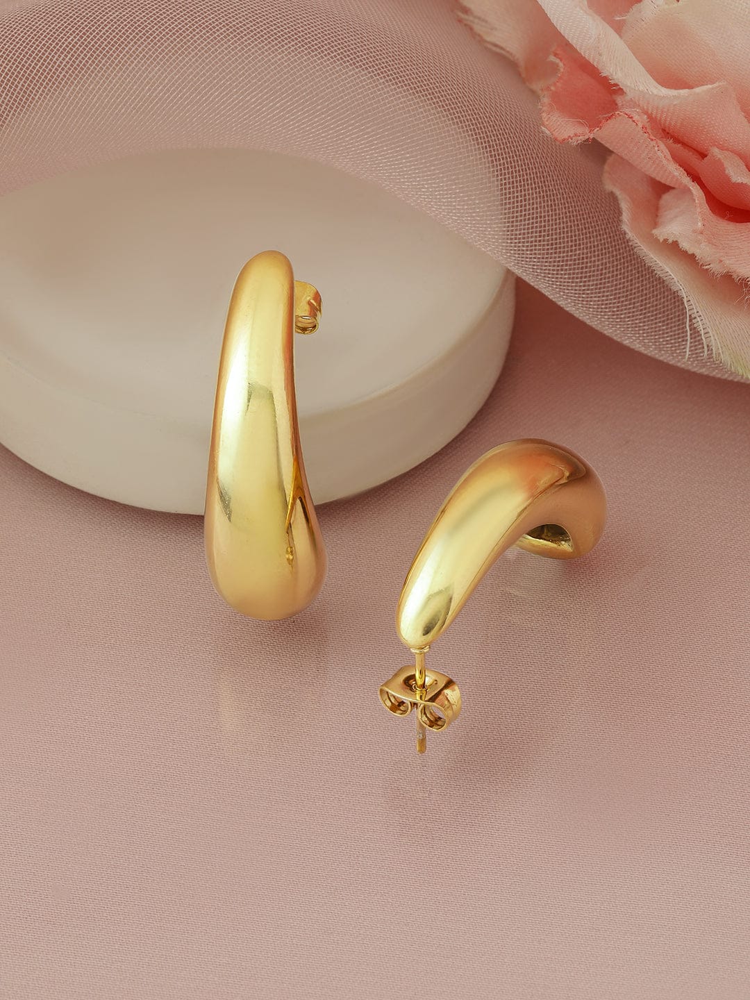 Curved Elegance in Gold Hoops Gold
