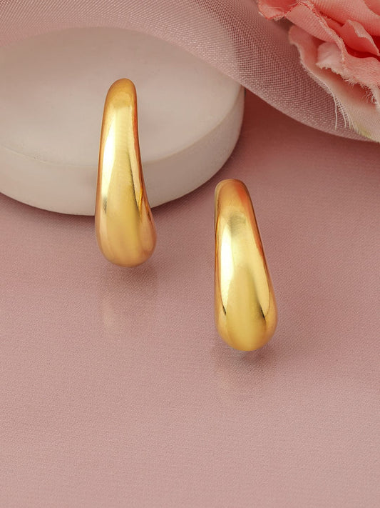 Curved Elegance in Gold Hoops Gold