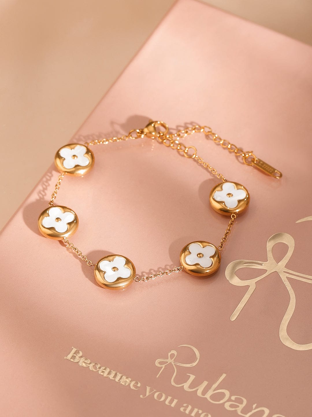 Rubans 18K Gold-Plated Stainless Steel Tarnish-Free Waterproof White Clover Charm Bracelet Gold