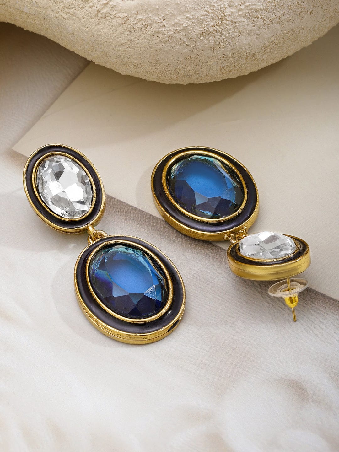 Luxe Radiance Blue Danglers フリーサイズ