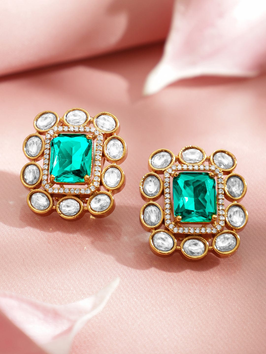 Luxe Shine Emerald Kundan Studs フリーサイズ