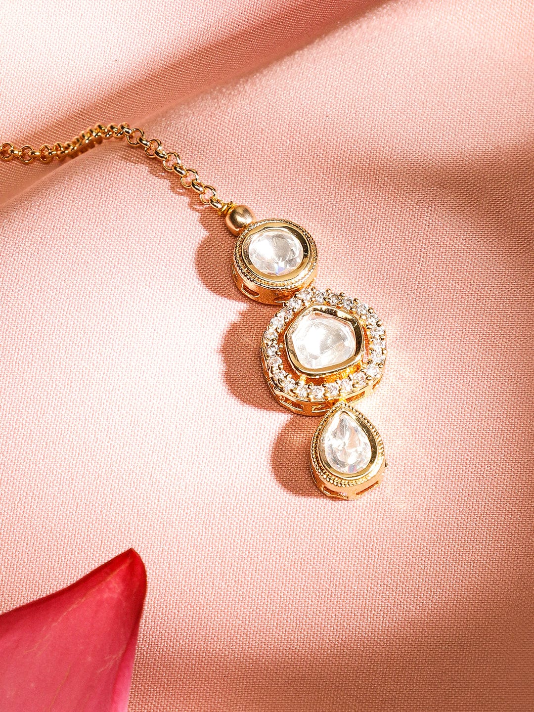Minimal Elegance Kundan Maang Tikka Gold