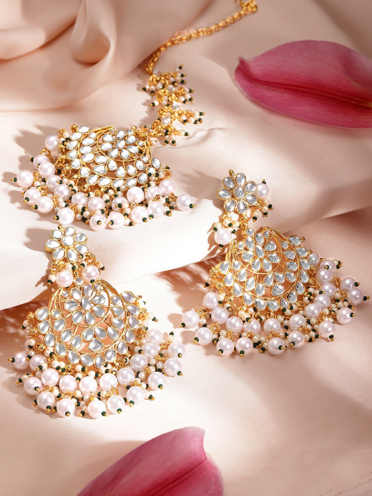 【Rubans】 22K Gold Plated Kundan & Pearl Beaded Chandbali Earrings and Maang Tikka Set｜22K ゴールドメッキ クンダン パール チャンドバリ イヤリング＆マーンティッカ セット