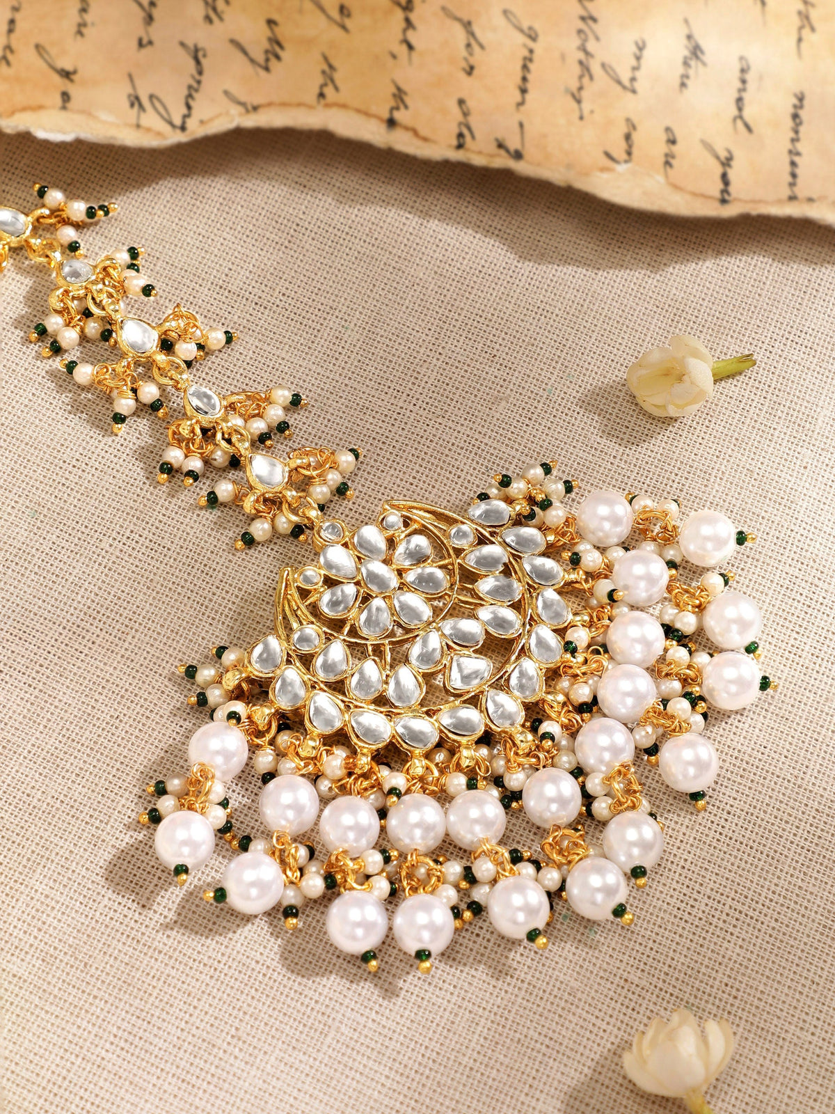 【Rubans】 22K Gold Plated Kundan & Pearl Beaded Chandbali Earrings and Maang Tikka Set｜22K ゴールドメッキ クンダン パール チャンドバリ イヤリング＆マーンティッカ セット