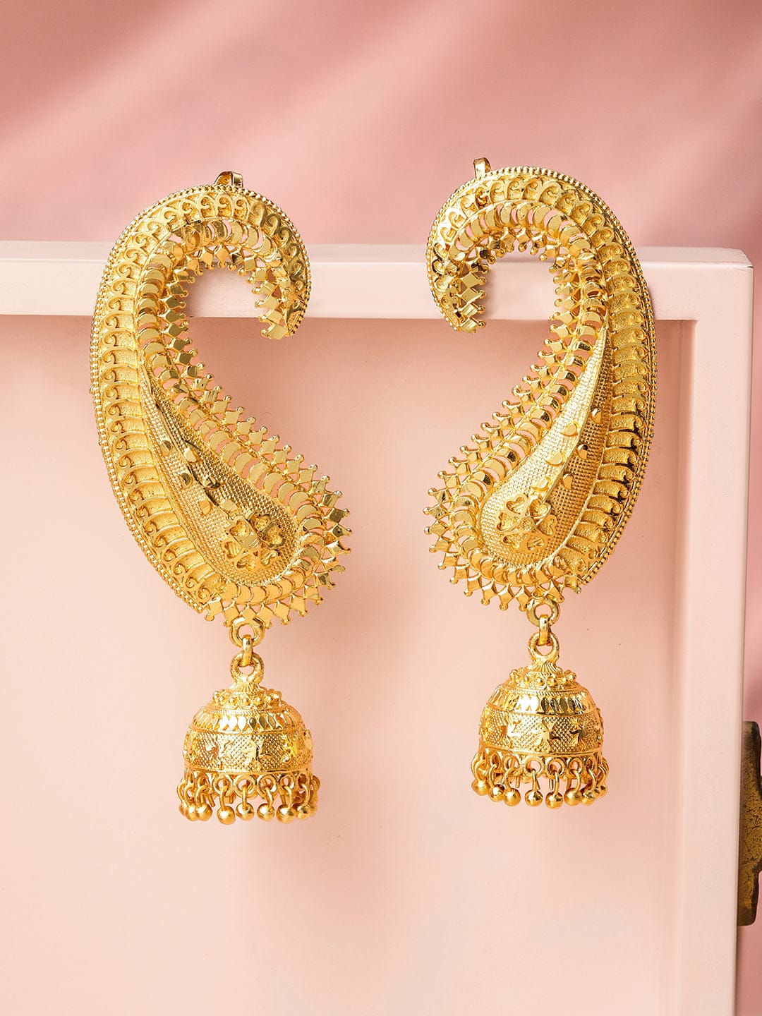 Golden Paisley Festive Ear-Cuff Jhumkas フリーサイズ