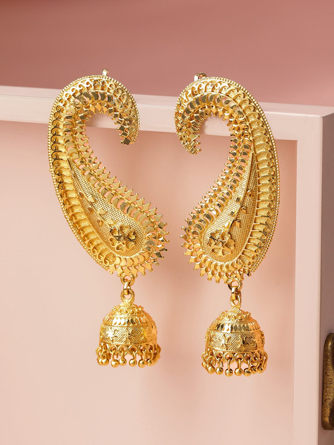 Golden Paisley Festive Ear-Cuff Jhumkas フリーサイズ