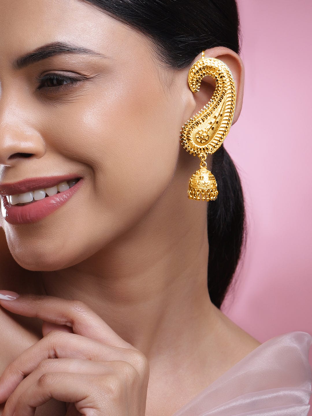 Golden Paisley Festive Ear-Cuff Jhumkas フリーサイズ