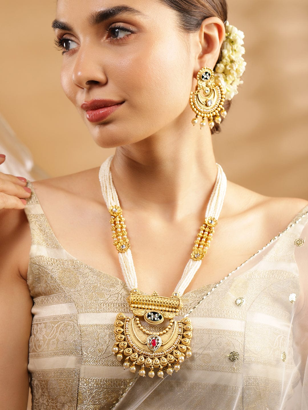 【Rubans】 22K Gold-Plated Pearl Beaded Multi-Strand Necklace Set with Kundan & Ruby Accents and Earrings｜22K ゴールドメッキ パールビーズ マルチストランド ネックレスセット クンダン＆ルビー