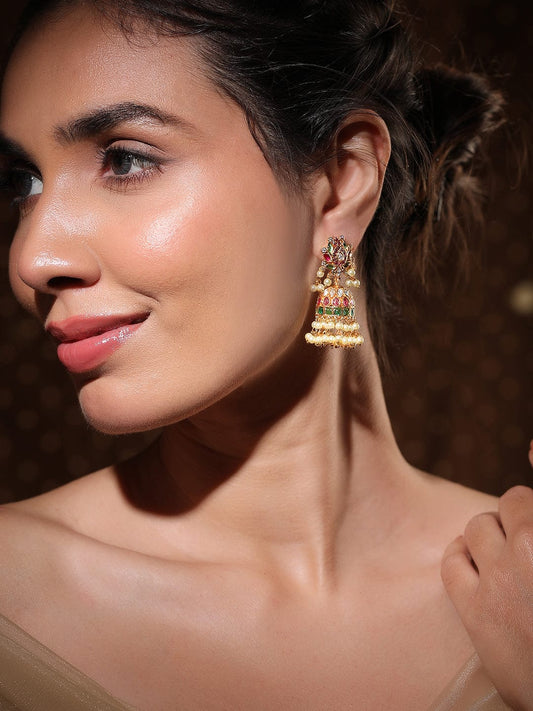 【Rubans】 22K Gold-Plated Ruby Red & Emerald Green Kundan Jhumka with Pearl Beads｜22K ゴールドメッキ ルビーレッド＆エメラルドグリーン クンダン パール ジュムカ