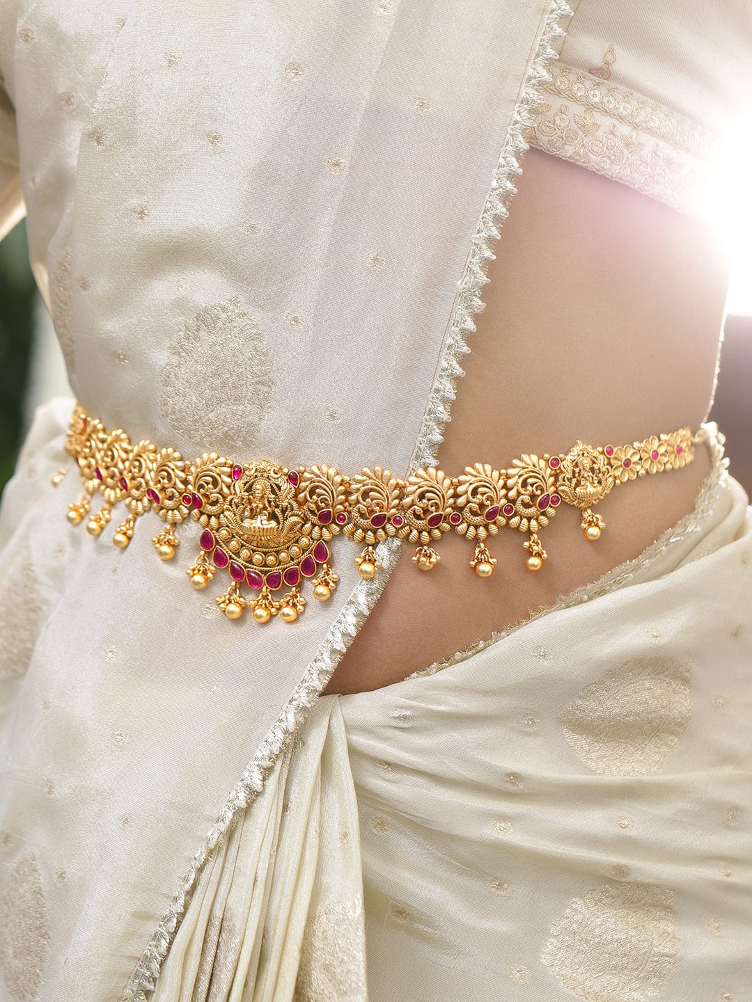 Rubans 22K Gold-Plated Ruby Red Stone Studded Divine Lakshmi Motif Temple Waist Chain Kamarbandh with Pearl Drops フリーサイズ