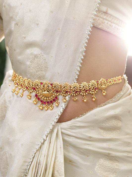 Rubans 22K Gold-Plated Ruby Red Stone Studded Divine Lakshmi Motif Temple Waist Chain Kamarbandh with Pearl Drops フリーサイズ