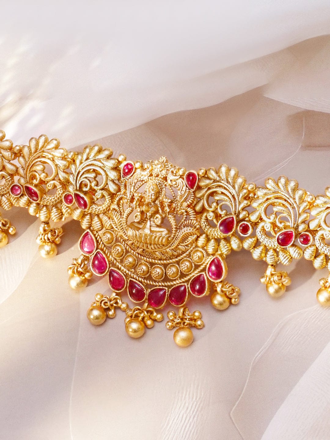 Rubans 22K Gold-Plated Ruby Red Stone Studded Divine Lakshmi Motif Temple Waist Chain Kamarbandh with Pearl Drops フリーサイズ
