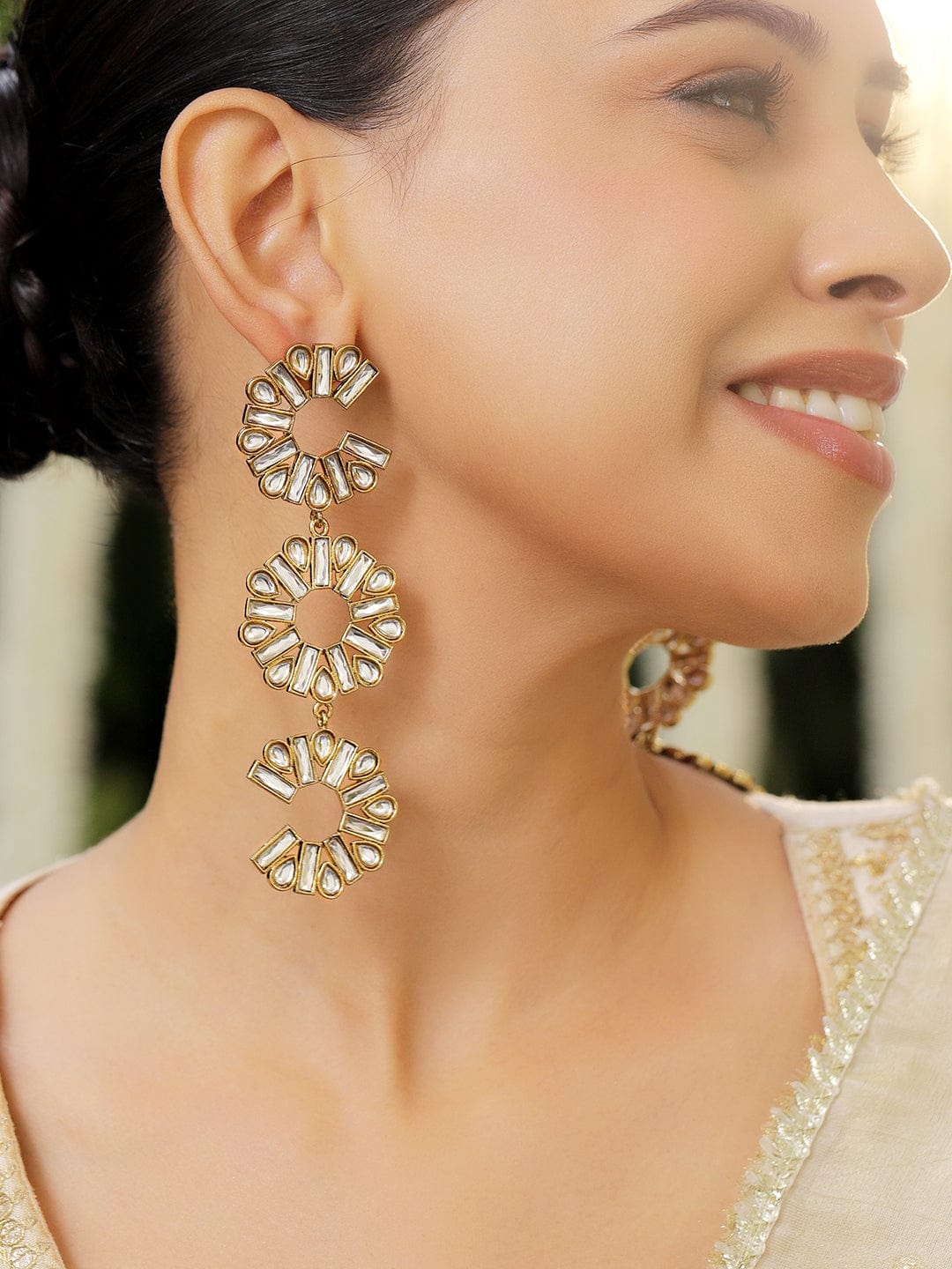 Shimmering Floral Crystal Danglers フリーサイズ