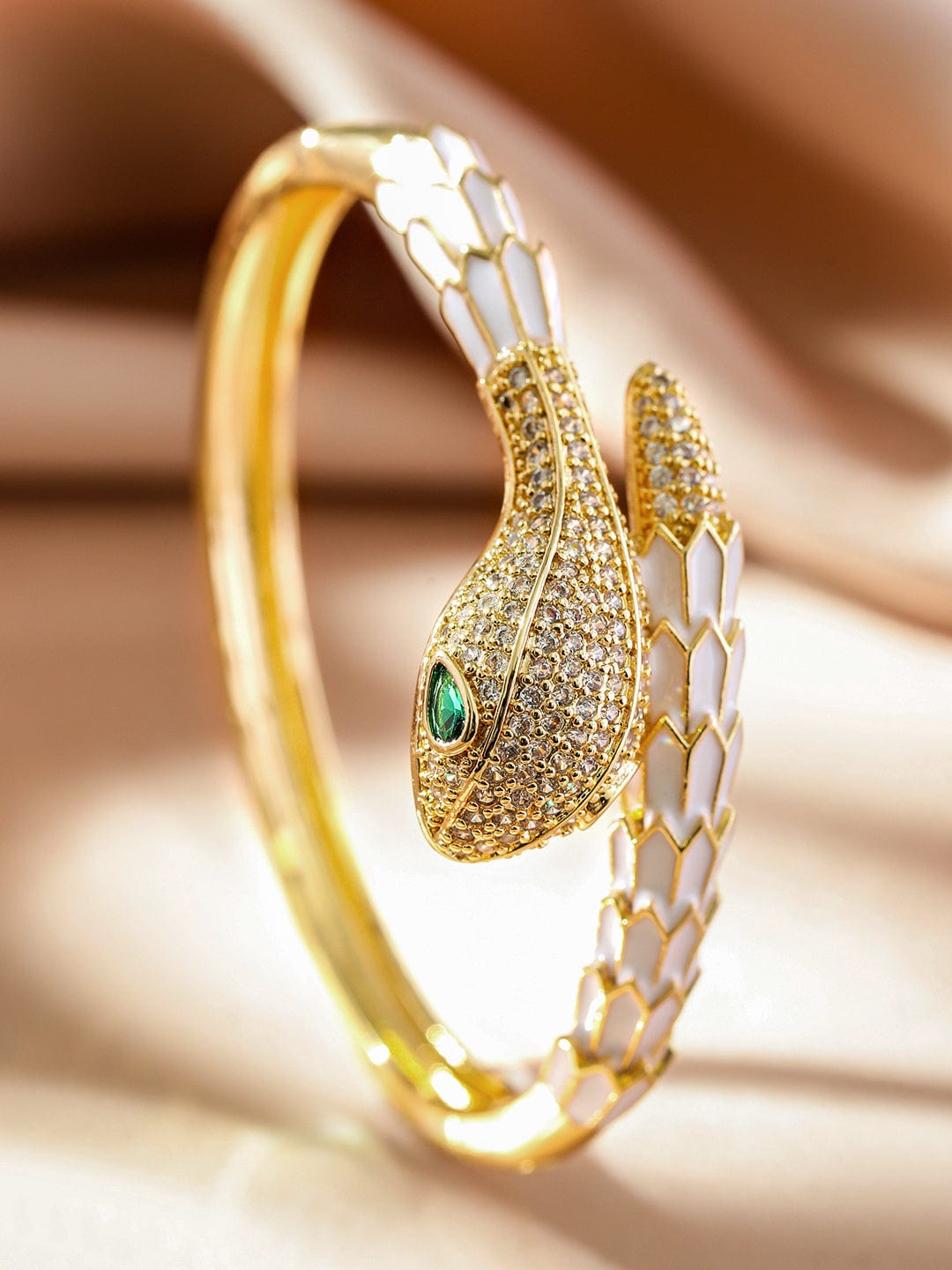 【Rubans】 22K Gold-Plated Zirconia Snake Motif Bracelet with Enamel Details & Emerald Accents｜22K ゴールドメッキ ジルコニア スネークモチーフ エナメル ブレスレット