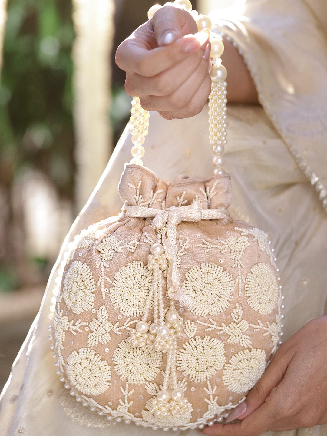 Rubans Beige Fabric Potli Bag with Pearl Floral Embroidery, Beaded Handle & Pearl Tassel フリーサイズ