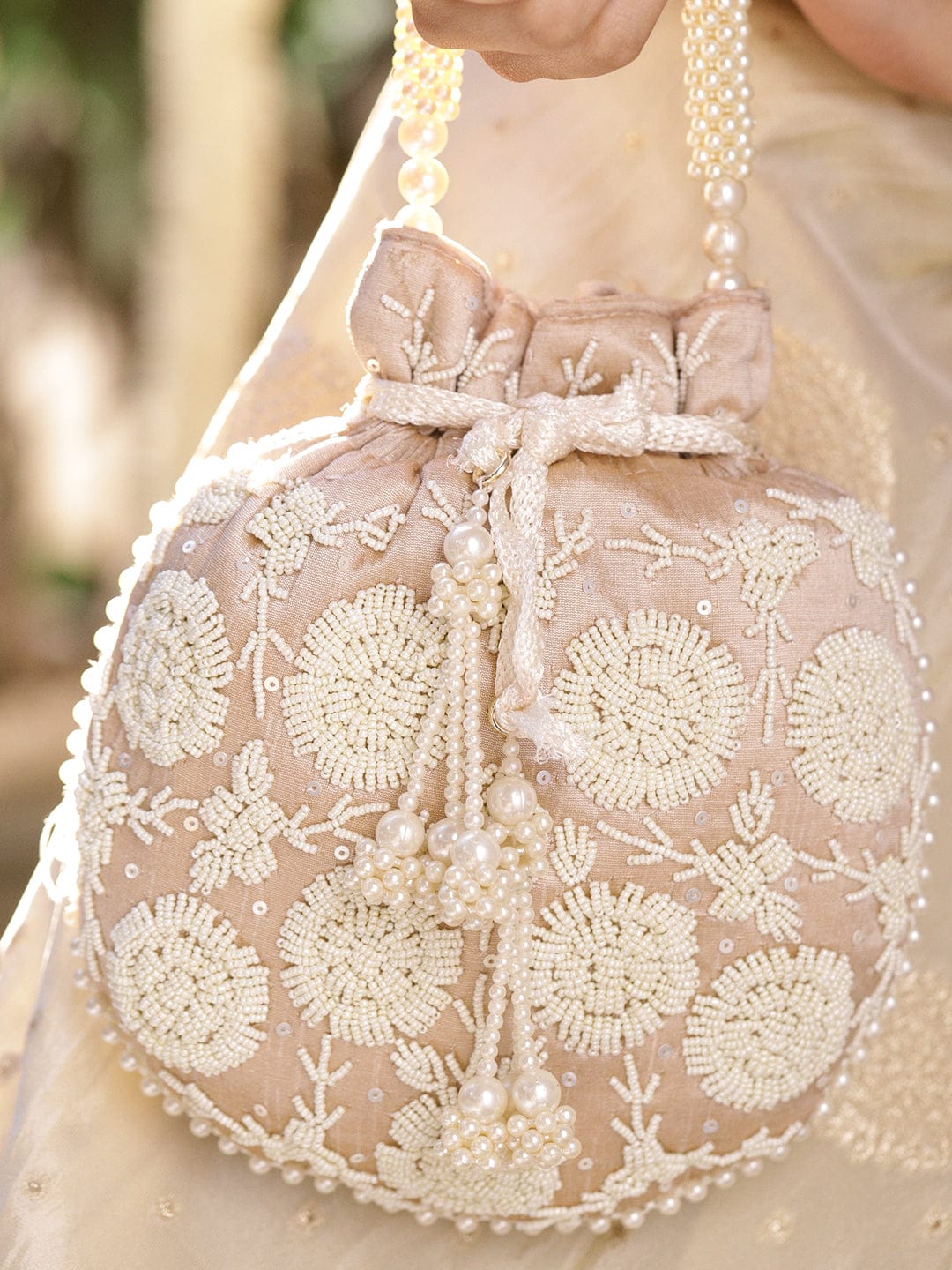 Rubans Beige Fabric Potli Bag with Pearl Floral Embroidery, Beaded Handle & Pearl Tassel フリーサイズ