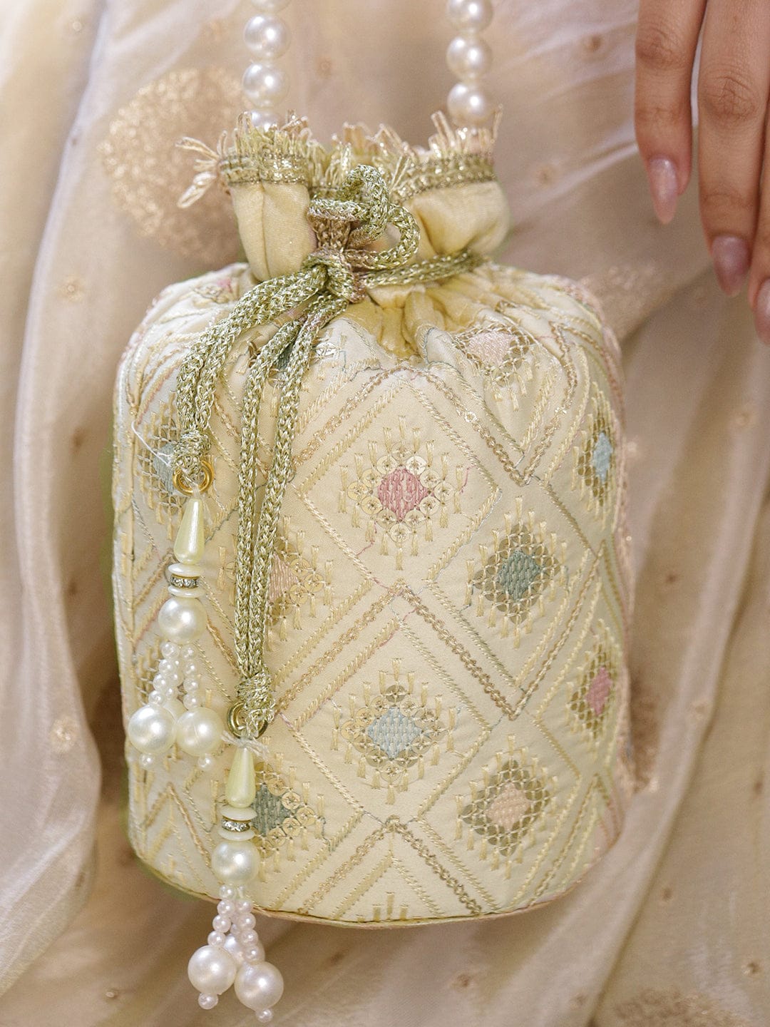 Rubans Cream Potli Bag with Multicolor Pastel Embroidery, Pearl Beaded Handle and Golden Tassel Detailing フリーサイズ