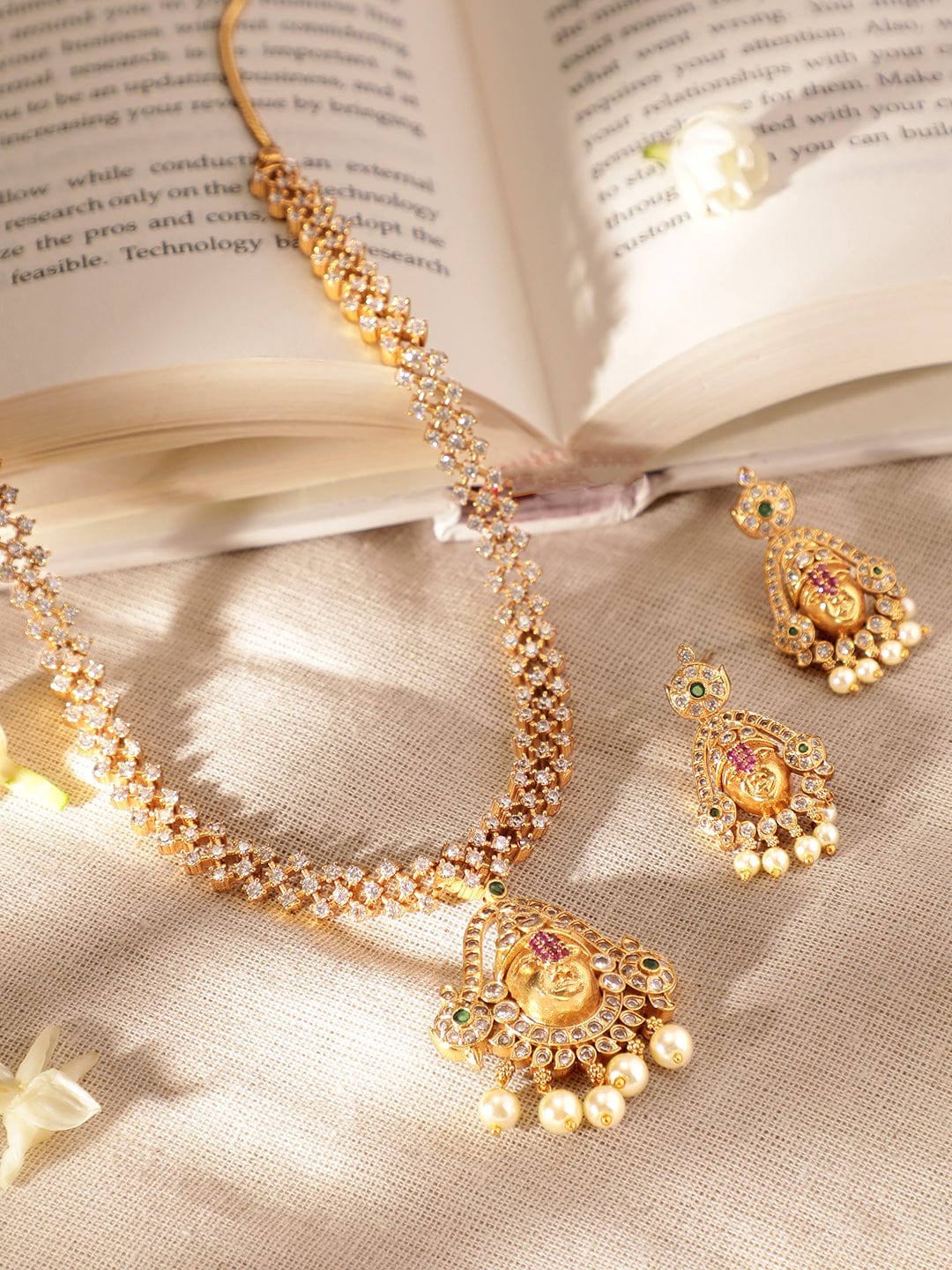 Temple Necklace Set with Pearl Drops Gold