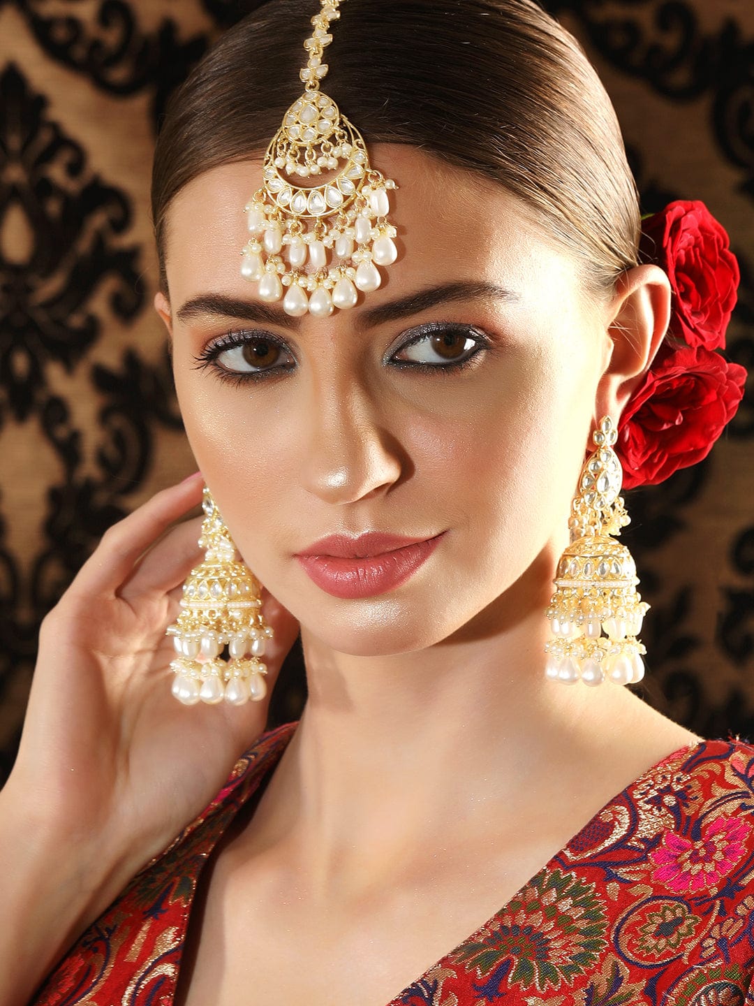 【Rubans】 Gold Toned Kundan Stone Studded Maang Tikka & Earring Set with Pearls｜ゴールドトーン クンダン パール マーンティッカ＆イヤリング セット