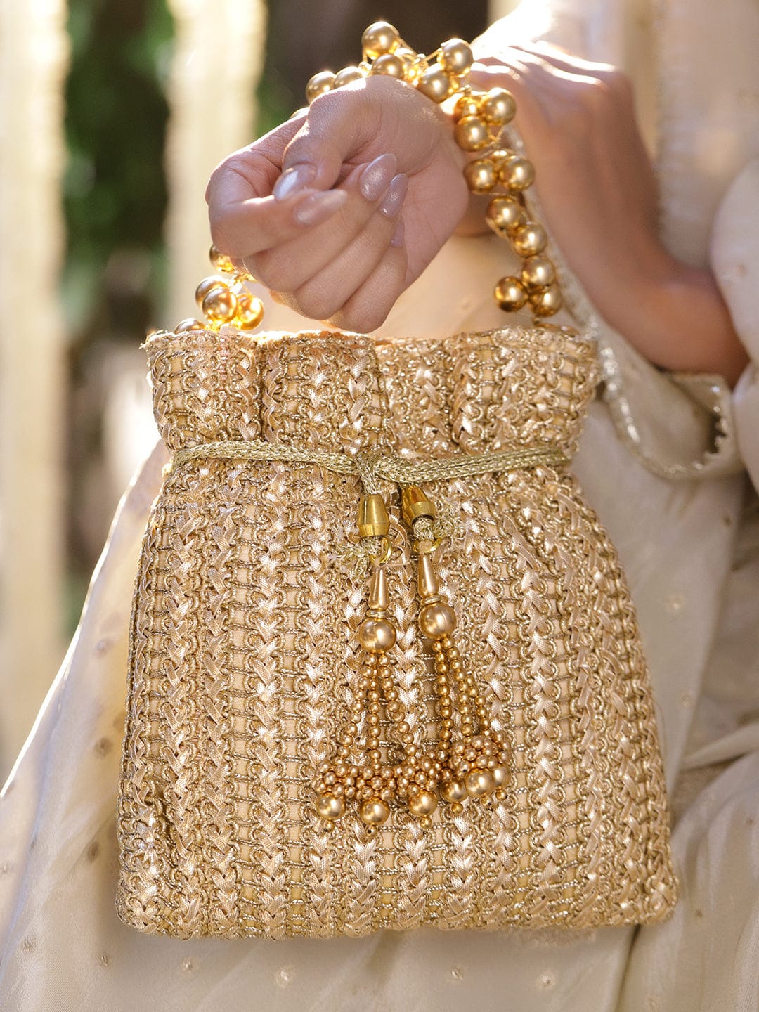 Rubans Gold-Toned Woven Metallic Potli Bag with Golden Bead Handle & Tassel Detailing フリーサイズ