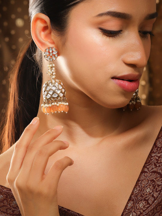 【Rubans】 Handcrafted 22K Gold Plated Kundan Studded Dome Jhumka Earrings with Peach & Pearl Beads｜22K ゴールドメッキ クンダン ドーム ジュムカイヤリング ピーチ＆パールビーズ