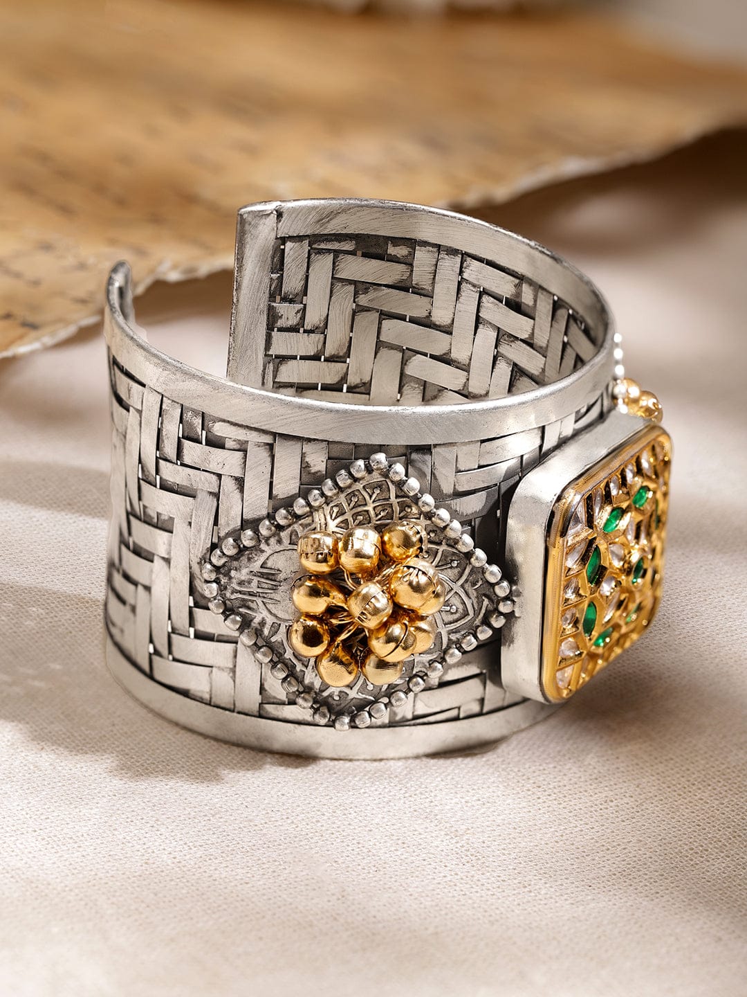 Rubans Oxidised Silver-Plated Open Cuff Bracelet with Emerald Green Stones & Golden Beads フリーサイズ
