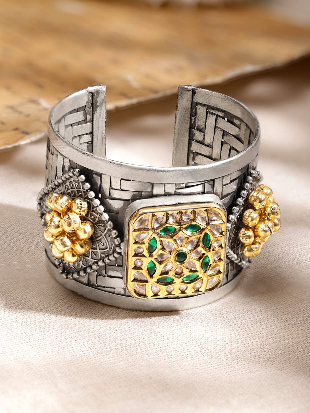 Rubans Oxidised Silver-Plated Open Cuff Bracelet with Emerald Green Stones & Golden Beads フリーサイズ