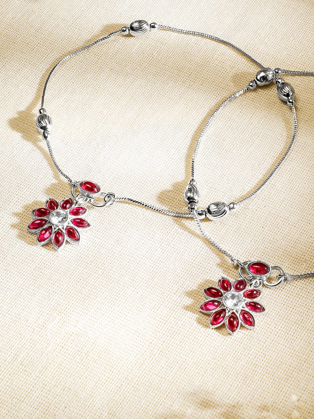 Rubans Oxidised Silver-Plated Ruby Pink & White Kundan Studded Floral Charm Anklet Set of 2 for Women フリーサイズ