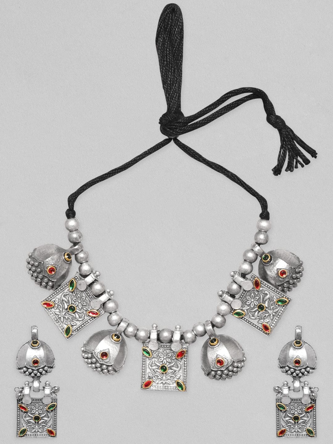 【Rubans】 Oxidised Silver-Plated Kundan-Studded Jewellery Set｜オキシダイズド シルバーメッキ クンダン ジュエリーセット