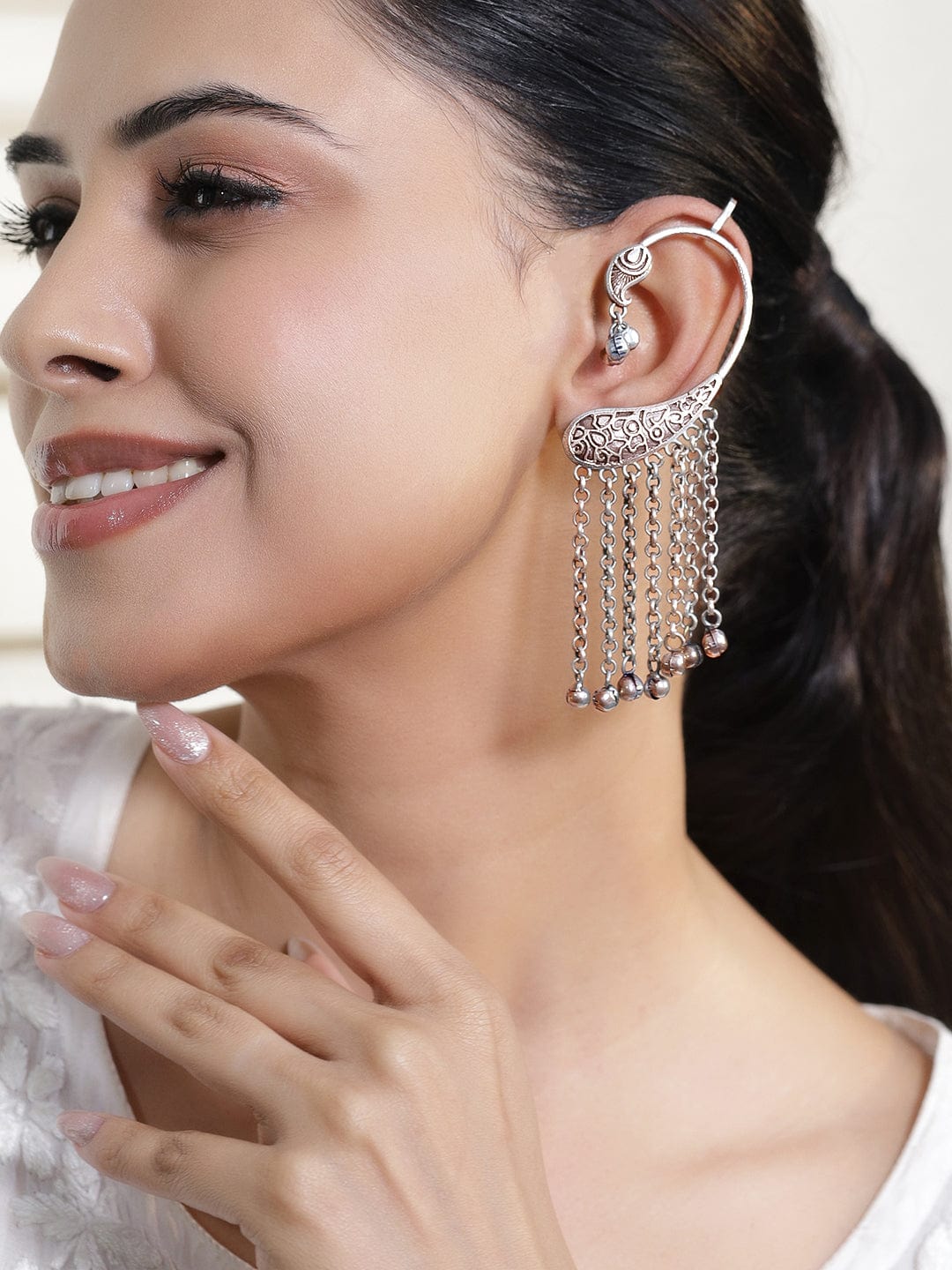 Designer Edge Paisley Earcuff with Ghungroo Chain フリーサイズ