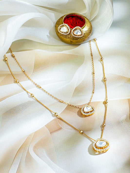 Alluring Kundan Pendant Set Gold