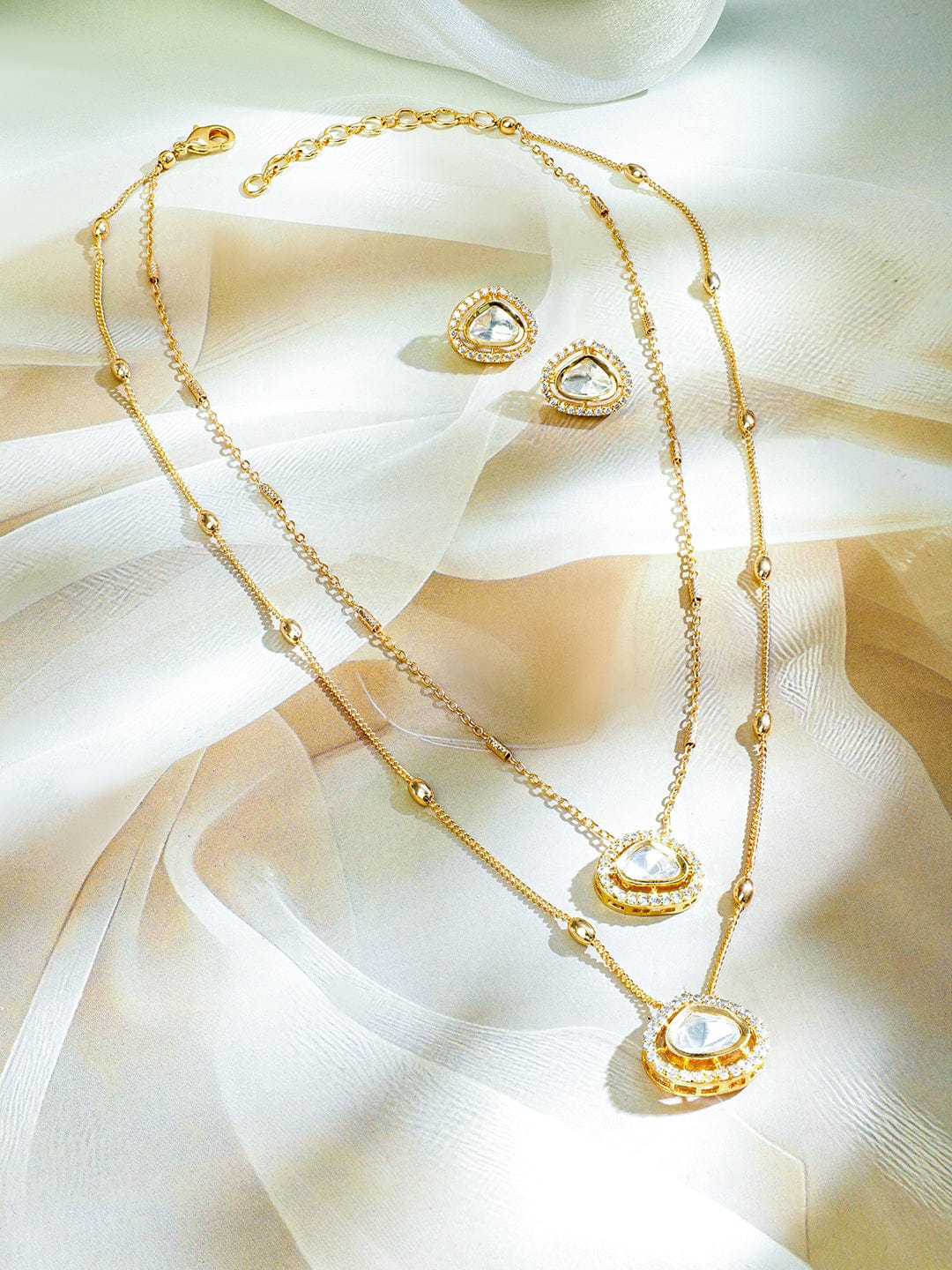 Alluring Kundan Pendant Set Gold