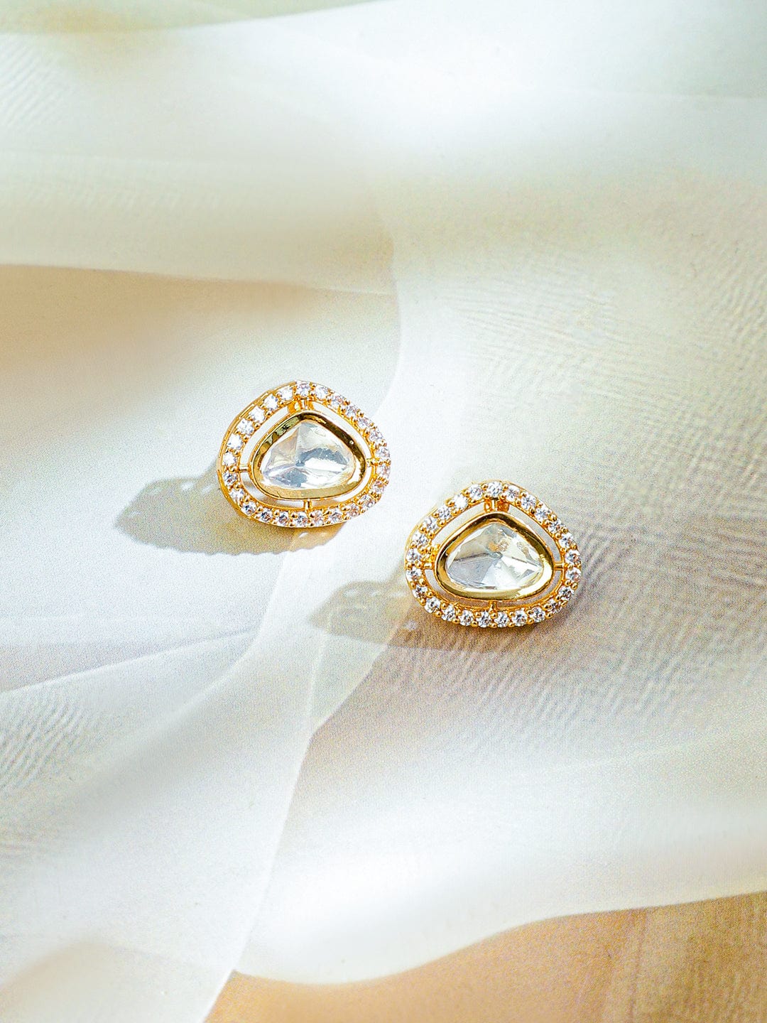 Alluring Kundan Pendant Set Gold