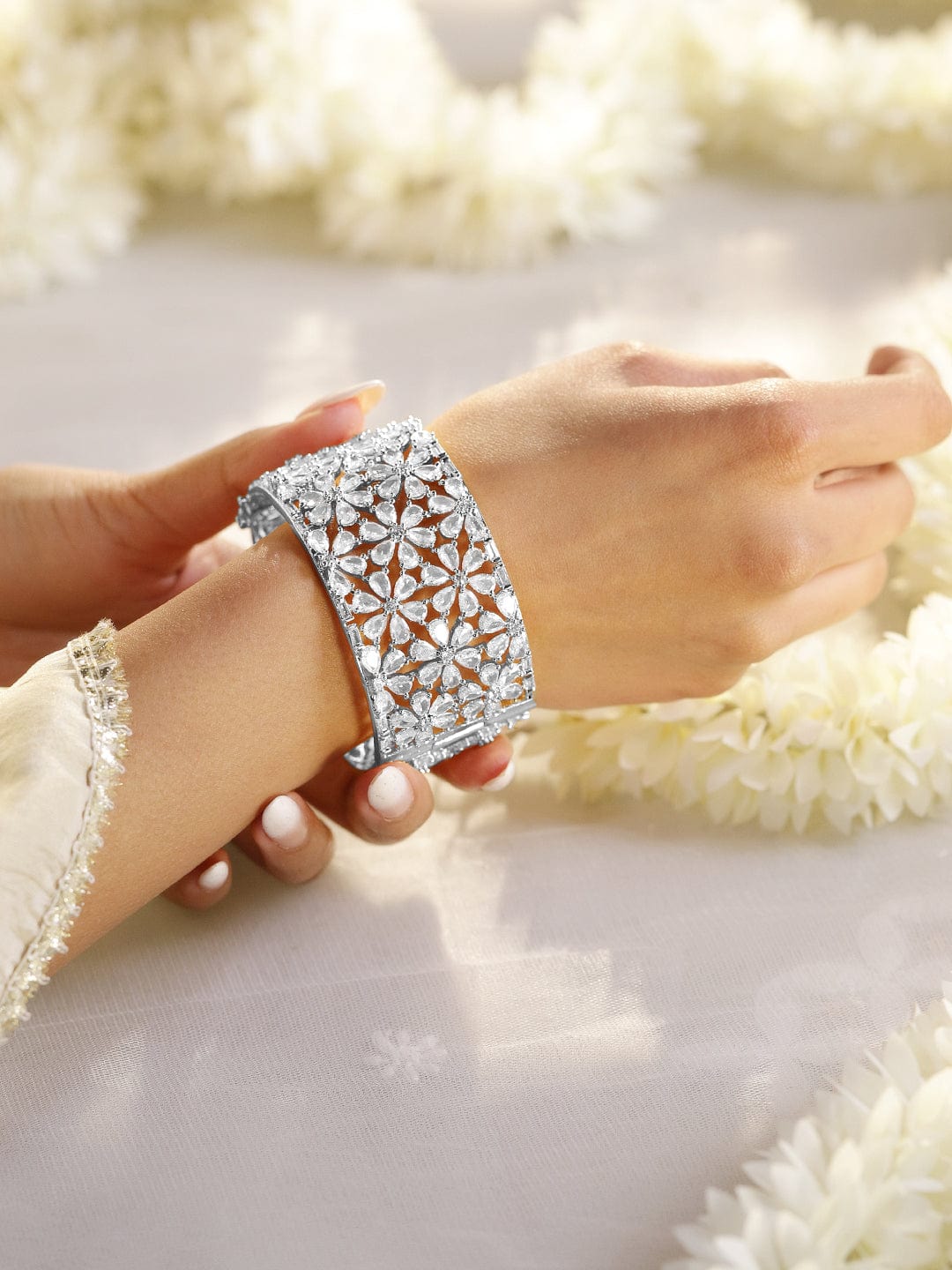 Rubans Rhodium-Plated AAA Cubic Zirconia Studded Handcrafted Openable Premium Bracelet フリーサイズ