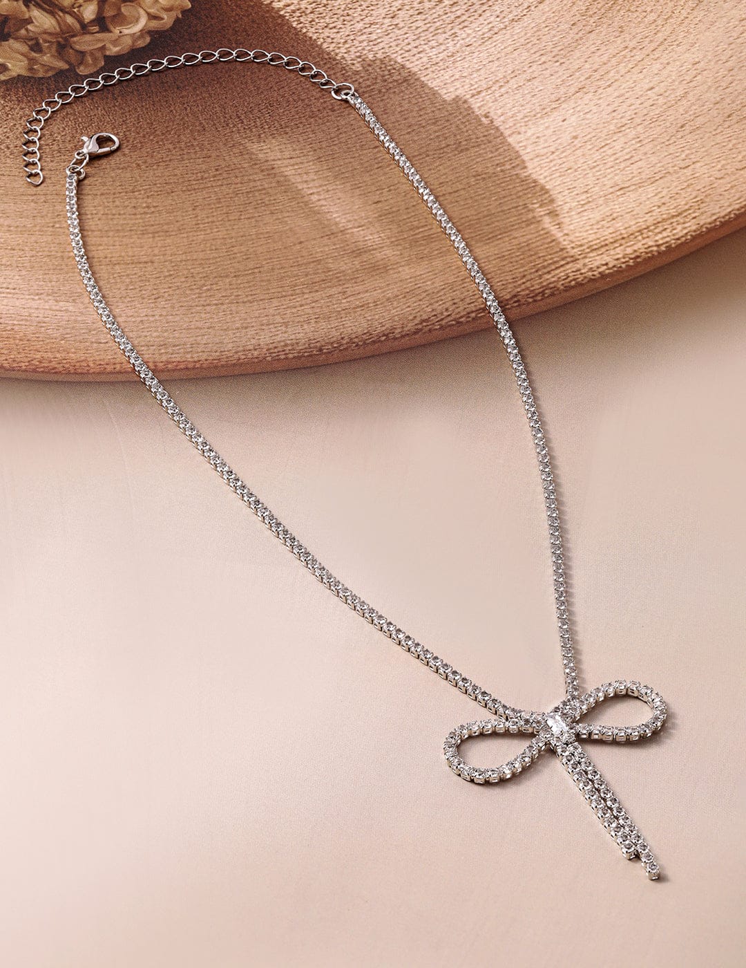 Ribbon Motif White Crystal Pendant Necklace フリーサイズ