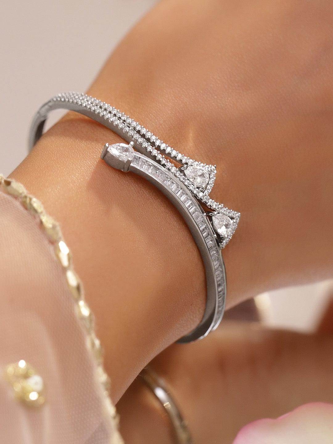 American Diamond Zirconia Silver Toned Bracelet フリーサイズ