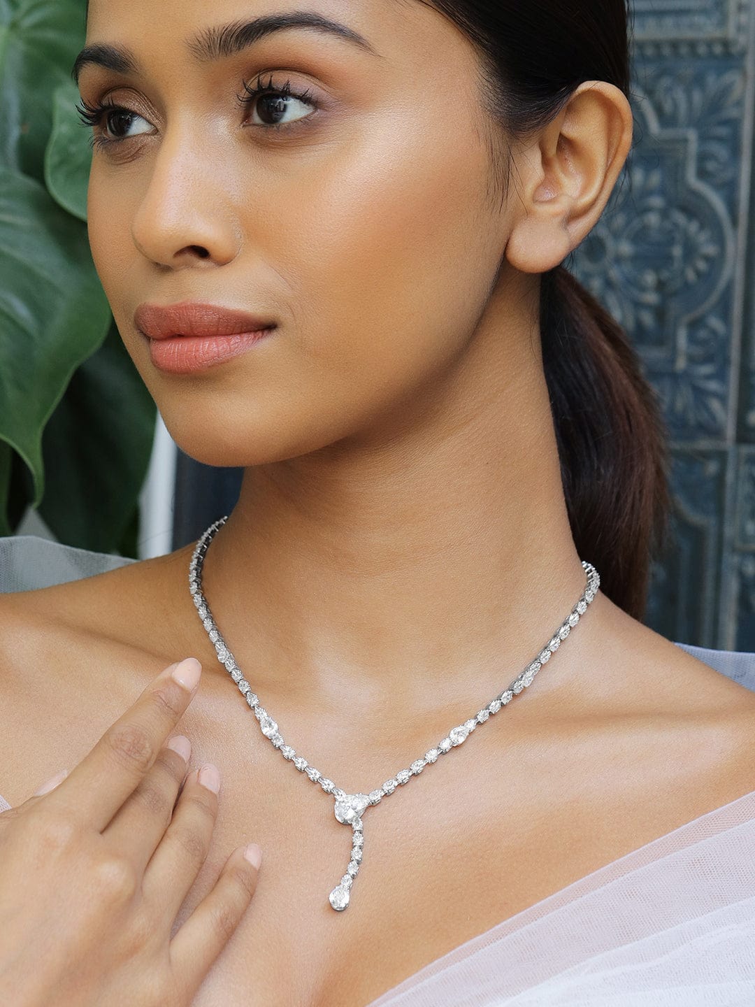 【Rubans】 Rhodium Plated Crystal Studded Pear Drop Necklace｜ロジウムメッキ クリスタル ペアシェイプドロップ ネックレス