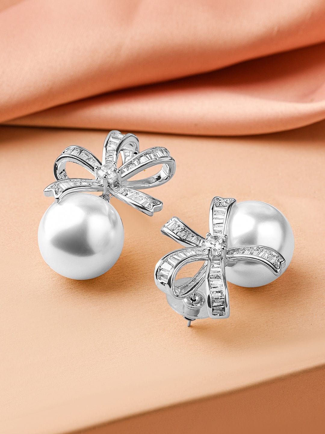 Soft Petal Pearl Studs Silver