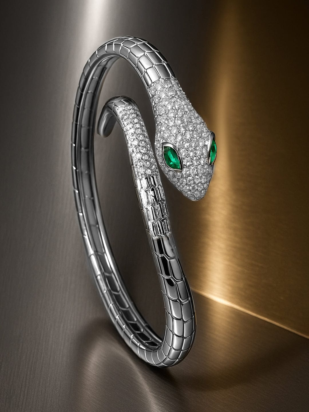【Rubans】 Rhodium-Plated Cubic Zirconia Snake-Inspired Openable Bracelet with Emerald Accents｜ロジウムメッキ キュービックジルコニア スネークモチーフ オープナブル ブレスレット エメラルドアクセント