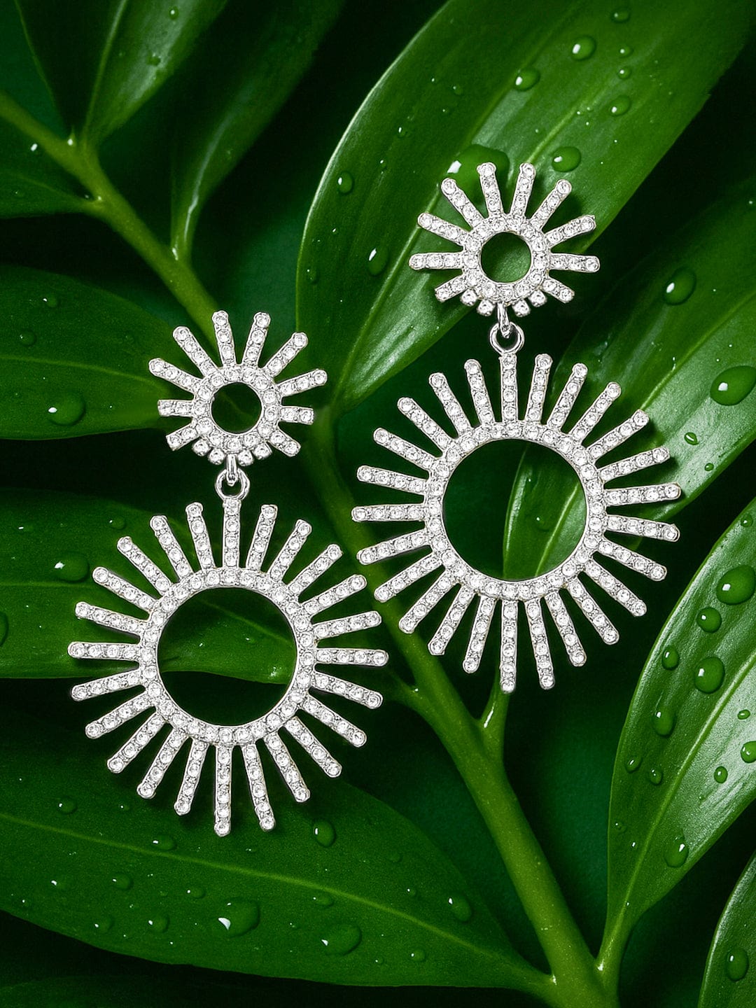 Silver Feather Motif Dangler Earrings フリーサイズ
