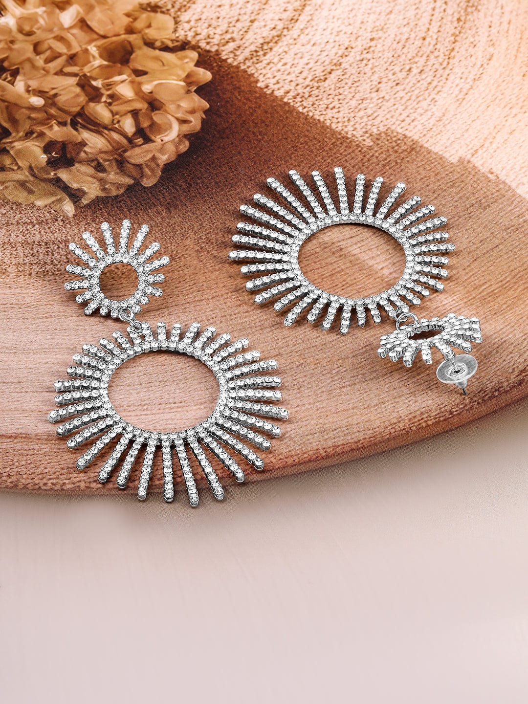 Silver Feather Motif Dangler Earrings フリーサイズ