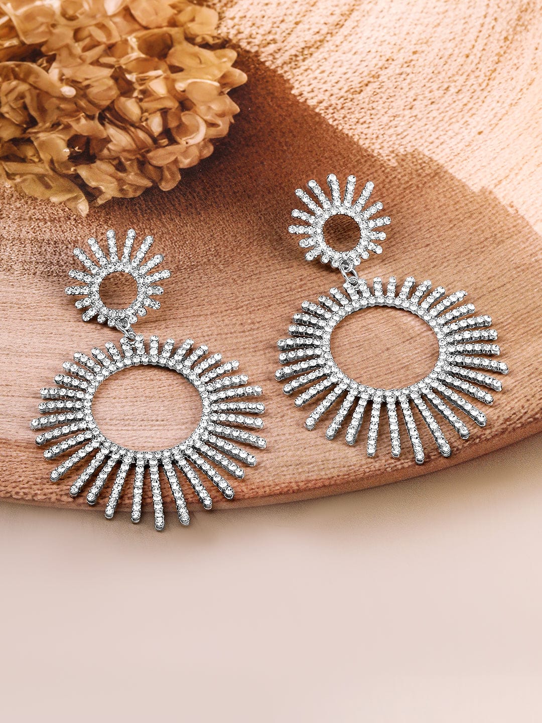 Silver Feather Motif Dangler Earrings フリーサイズ