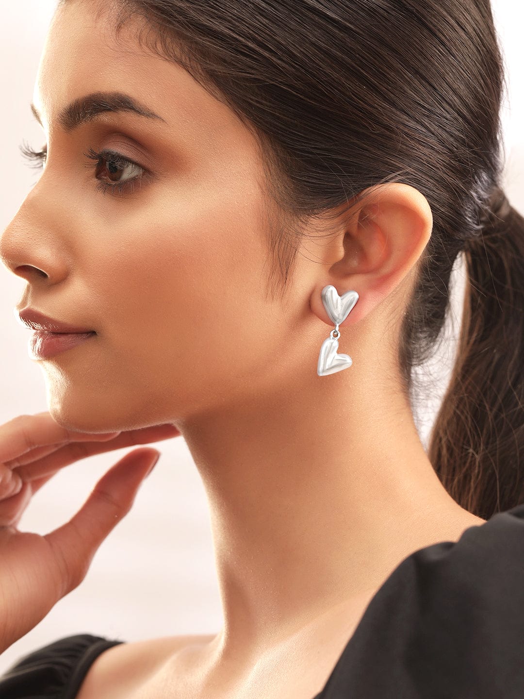【Rubans】 Rhodium-Plated Double Heart Drop Earrings｜ロジウムメッキ ダブルハート ドロップイヤリング