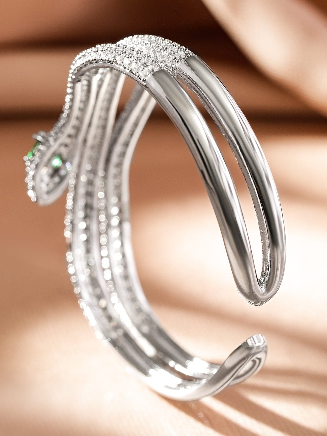 【Rubans】 Rhodium-Plated Double Snake-Design Emerald & Cubic Zirconia Studded Openable Bracelet｜ロジウムメッキ ダブルスネーク エメラルド＆キュービックジルコニア オープナブル ブレスレット