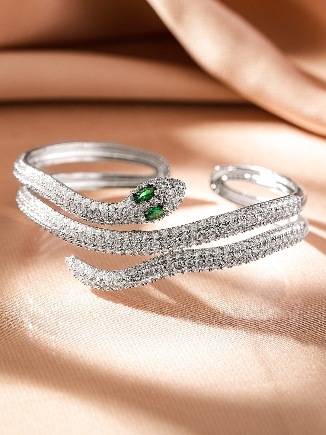 【Rubans】 Rhodium-Plated Double Snake-Design Emerald & Cubic Zirconia Studded Openable Bracelet｜ロジウムメッキ ダブルスネーク エメラルド＆キュービックジルコニア オープナブル ブレスレット