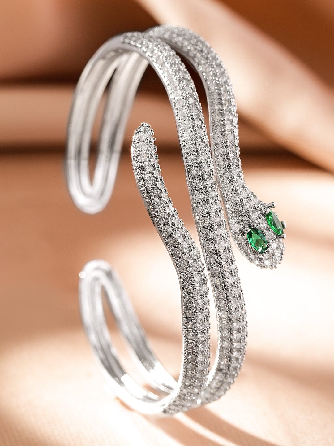 【Rubans】 Rhodium-Plated Double Snake-Design Emerald & Cubic Zirconia Studded Openable Bracelet｜ロジウムメッキ ダブルスネーク エメラルド＆キュービックジルコニア オープナブル ブレスレット