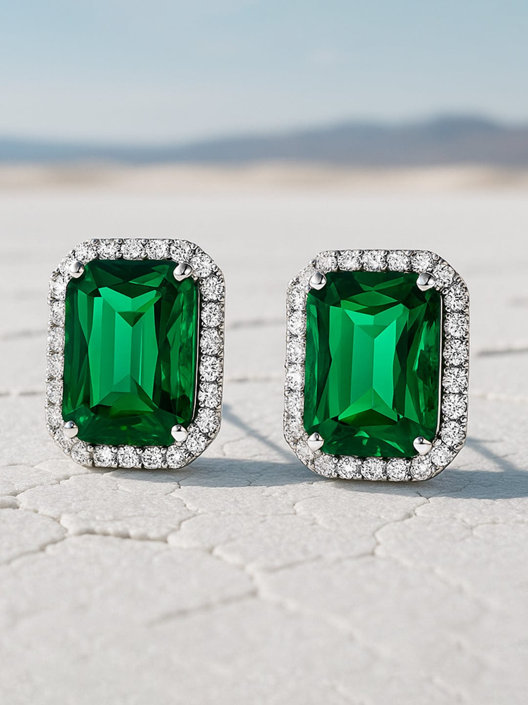 【Rubans】 Rhodium Plated Emerald Green Cubic Zirconia Statement Stud Earrings｜ロジウムメッキ エメラルドグリーン キュービックジルコニア ステートメント スタッドイヤリング