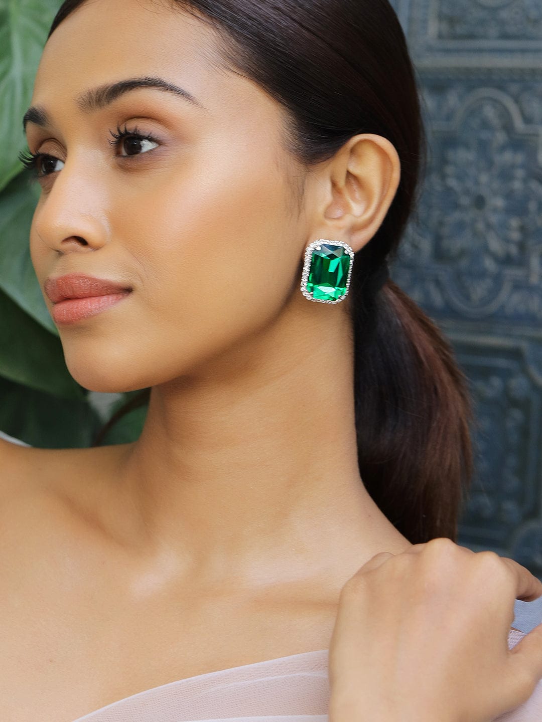 【Rubans】 Rhodium Plated Emerald Green Cubic Zirconia Statement Stud Earrings｜ロジウムメッキ エメラルドグリーン キュービックジルコニア ステートメント スタッドイヤリング